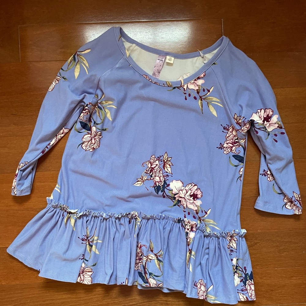 Floral top XS from francescas, never worn